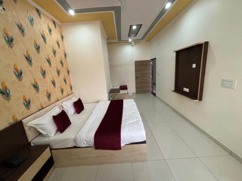 Imagen de la habitación del Hotel Santosh Palace. Foto 20