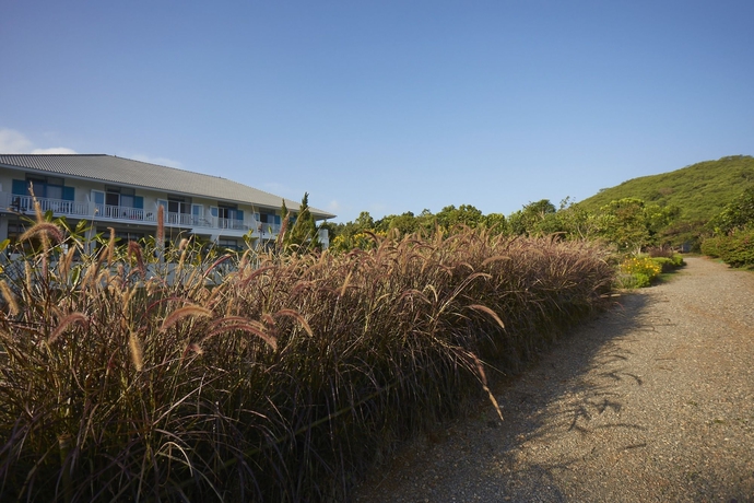 Imagen de los exteriores del Hotel Santosha Health and Lifestyle Resort. Foto 13