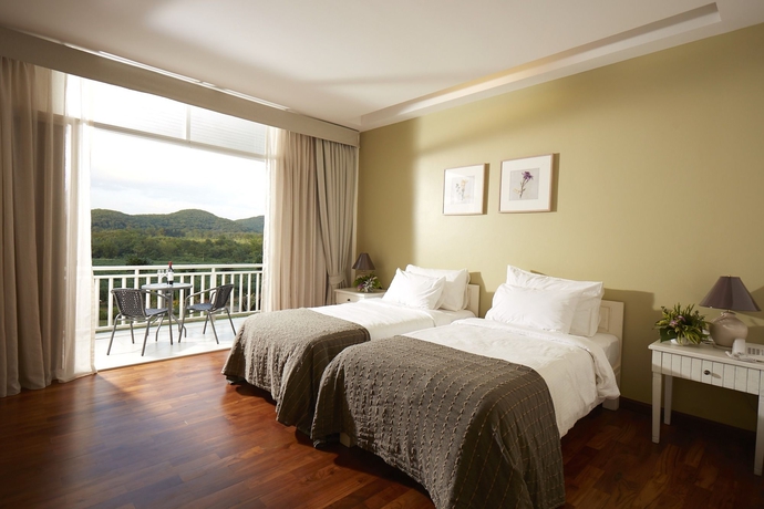 Imagen de la habitación del Hotel Santosha Health and Lifestyle Resort. Foto 9