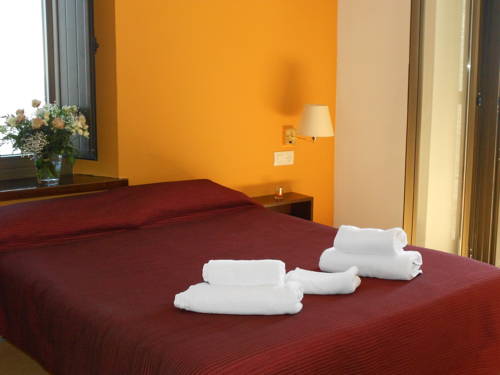 Imagen de la habitación del Hotel Santuari De La Salut De Sant Feliu De Pallerols. Foto 5