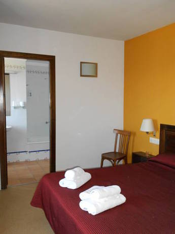 Imagen de la habitación del Hotel Santuari De La Salut De Sant Feliu De Pallerols. Foto 10