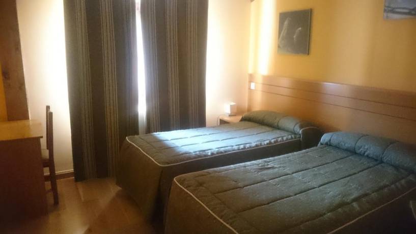 Imagen de la habitación del Hotel Santuario Urkiola. Foto 11