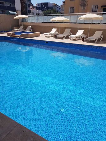 Imagen de la piscina del Hotel Santur. Foto 15