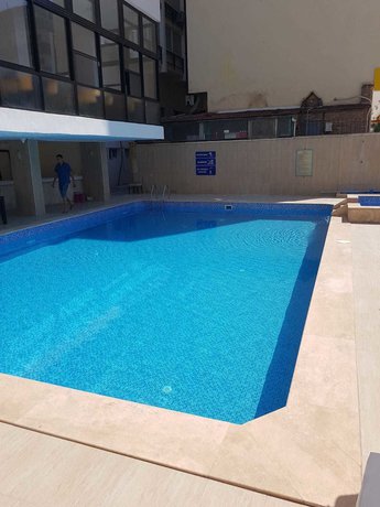 Imagen de la piscina del Hotel Santur. Foto 16