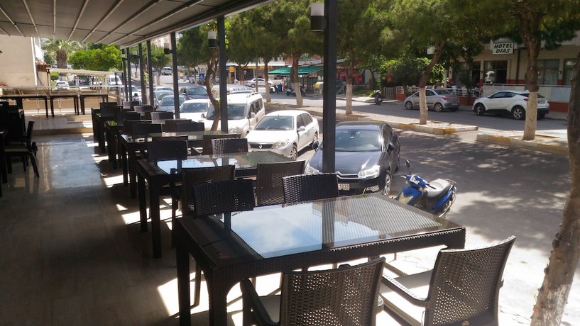 Imagen del bar/restaurante del Hotel Santur. Foto 4