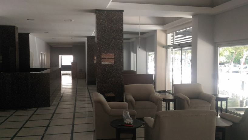 Imagen de los interiores del Hotel Santur. Foto 14