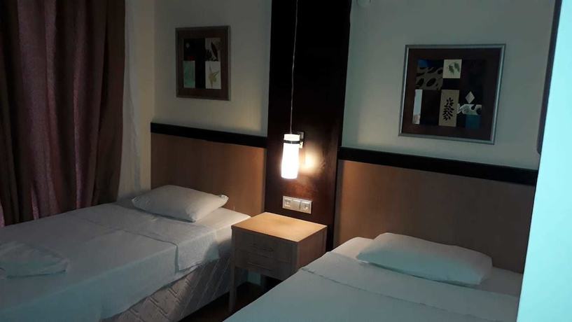 Imagen de la habitación del Hotel Santur. Foto 9