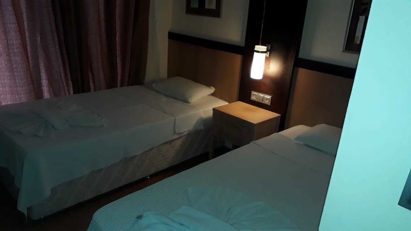 Imagen de la habitación del Hotel Santur. Foto 12