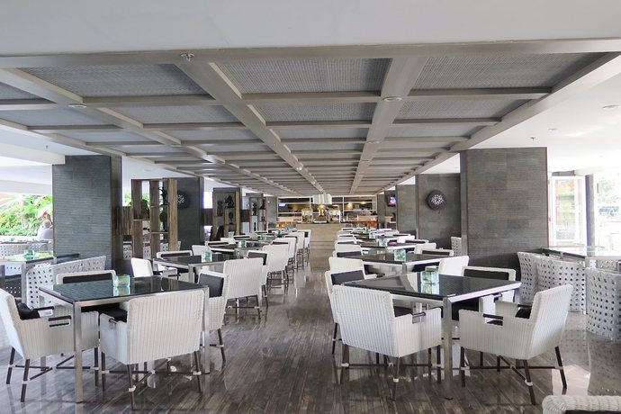 Imagen del bar/restaurante del Hotel Sanur Resort Watujimbar. Foto 2