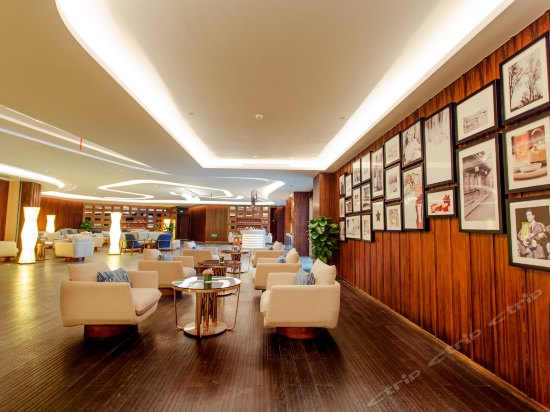 Imagen de los interiores del Hotel Sanya Conifer Resort. Foto 5