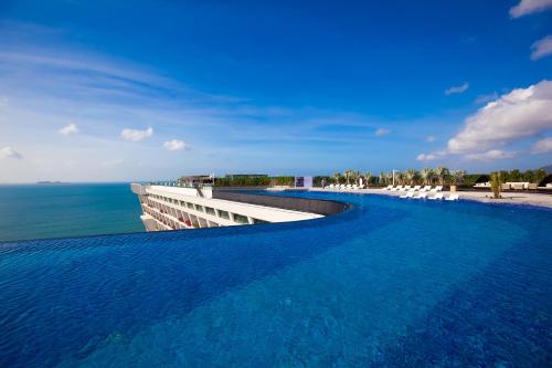 Imagen de la piscina del Hotel Sanya Conifer Resort. Foto 8