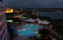 Imagen de la piscina del Hotel Sanya Pearl River Garden. Foto 9