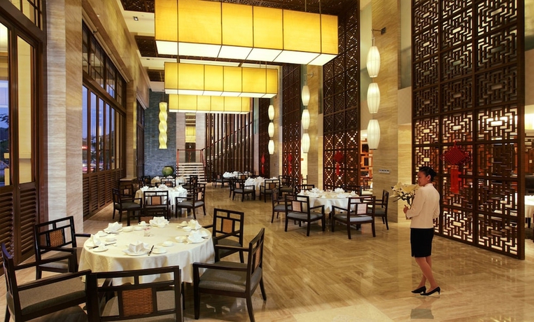 Imagen del bar/restaurante del Hotel Sanya Phoenix Waterside Gloria Resort. Foto 4