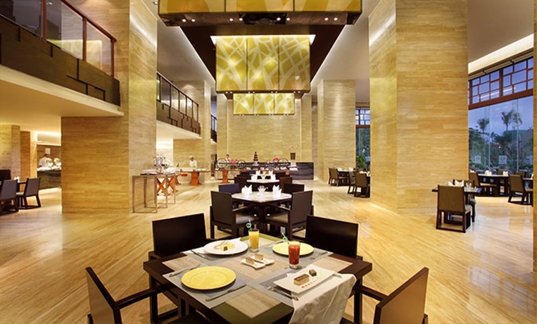 Imagen del bar/restaurante del Hotel Sanya Phoenix Waterside Gloria Resort. Foto 5
