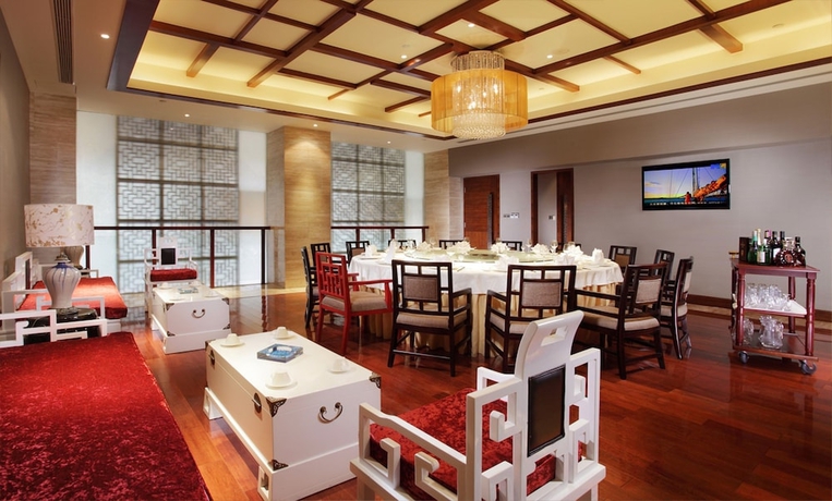 Imagen del bar/restaurante del Hotel Sanya Phoenix Waterside Gloria Resort. Foto 6