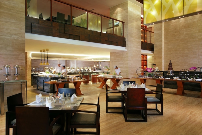 Imagen del bar/restaurante del Hotel Sanya Phoenix Waterside Gloria Resort. Foto 7