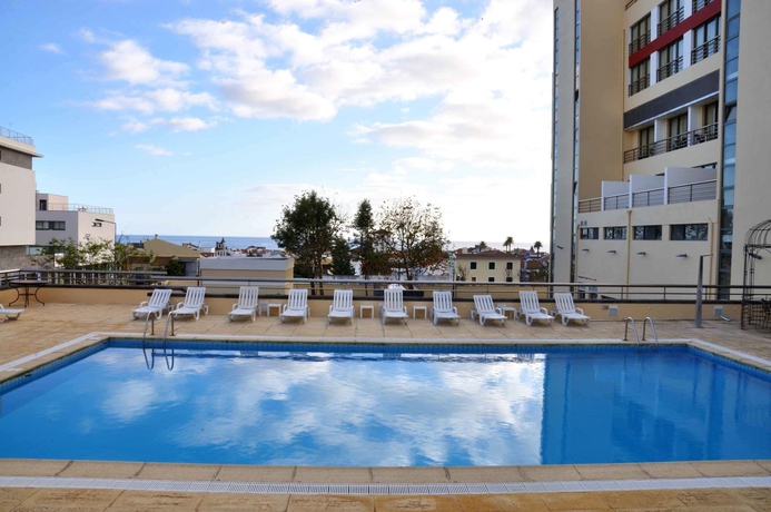 Imagen de la piscina del Hotel Sao Miguel Park. Foto 15