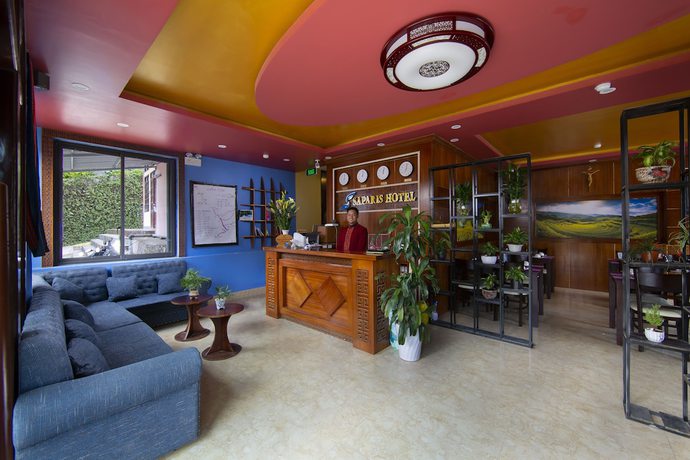 Imagen de los interiores del Hotel Saparis. Foto 20