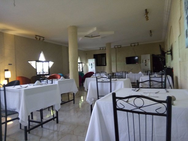 Imagen del bar/restaurante del Hotel Saphir, Abobo. Foto 4
