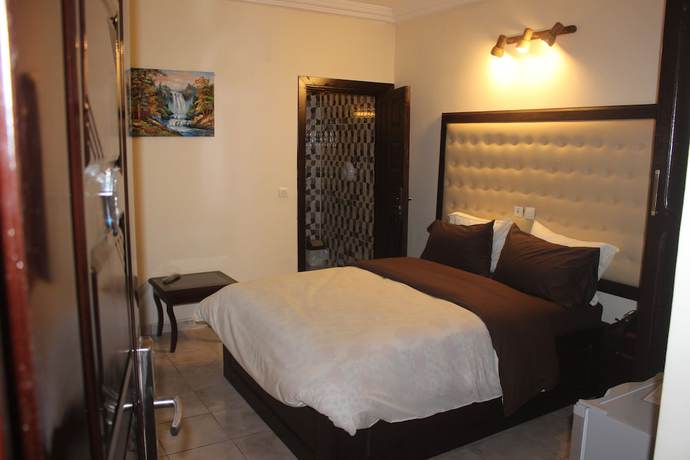 Imagen de la habitación del Hotel Saphir, Abobo. Foto 8