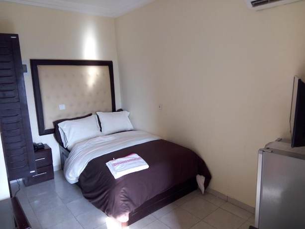 Imagen de la habitación del Hotel Saphir, Abobo. Foto 10