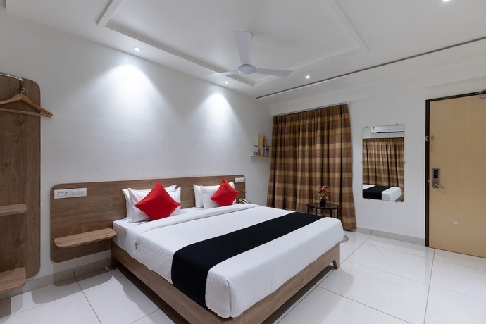 Imagen de la habitación del Hotel Sapphero Akshar Inn- Jamnagar. Foto 3
