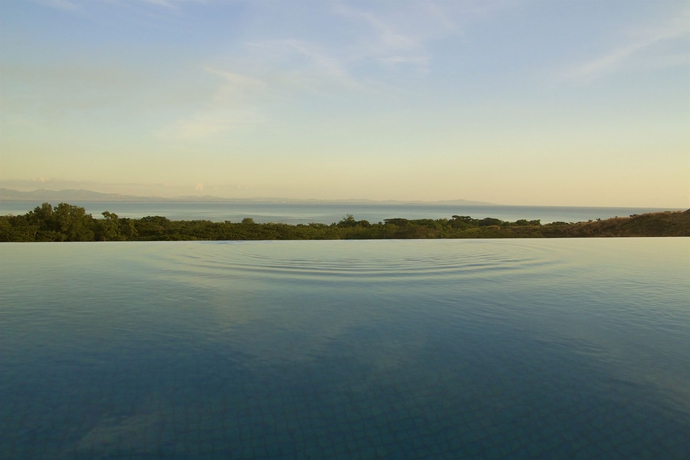 Imagen de la piscina del Hotel Sapphire Bay Fiji. Foto 11