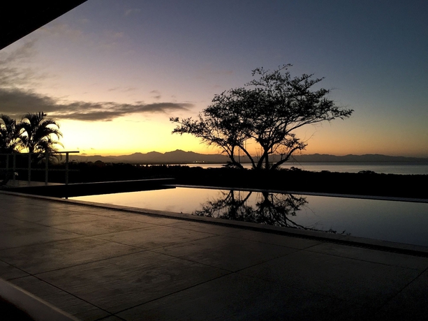 Imagen de la piscina del Hotel Sapphire Bay Fiji. Foto 14