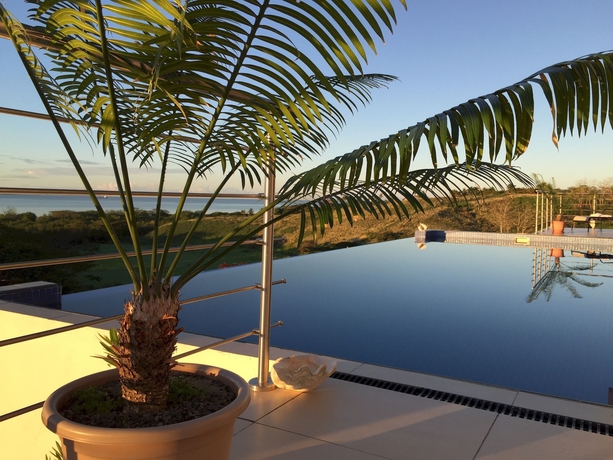 Imagen de la piscina del Hotel Sapphire Bay Fiji. Foto 16