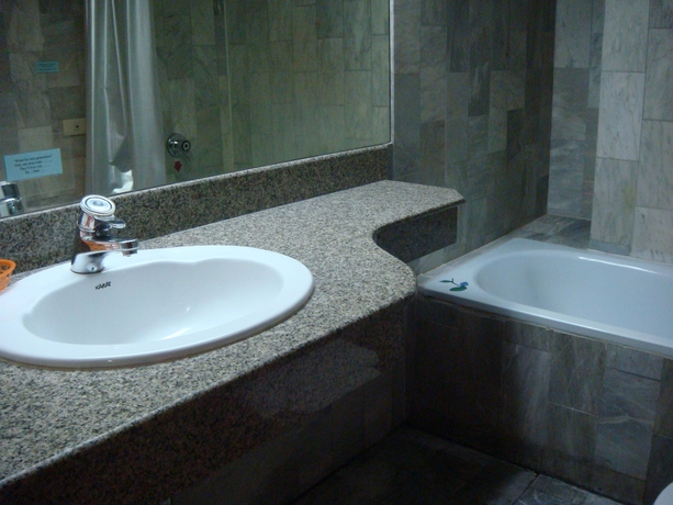 Imagen de la habitación del Hotel Sapphire Silom Bangkok. Foto 11