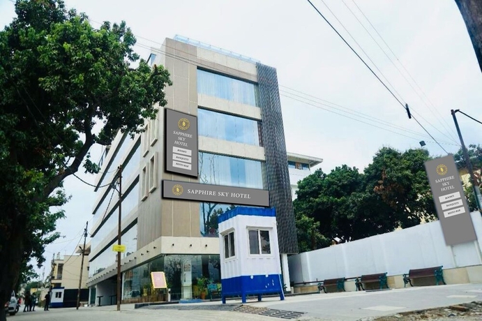 Imagen general del Hotel Sapphire Sky, Dehradun. Foto 1