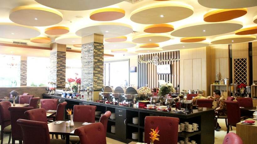 Imagen del bar/restaurante del Hotel Sapphire Sky. Foto 14