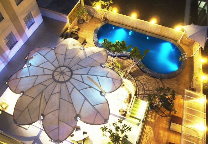 Imagen general del Hotel Sapphire Sky. Foto 4