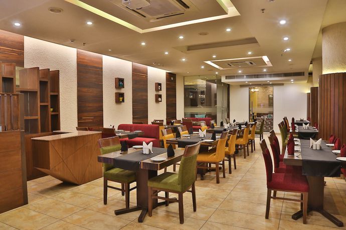 Imagen del bar/restaurante del Hotel Sapphire, Zirakpur. Foto 2