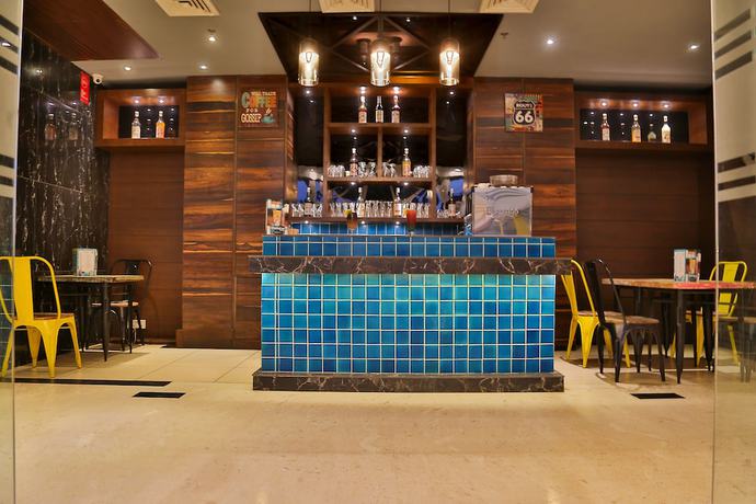 Imagen del bar/restaurante del Hotel Sapphire, Zirakpur. Foto 6