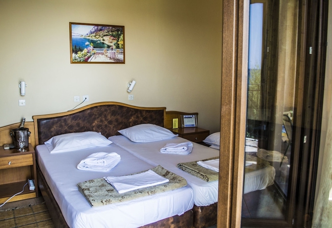 Imagen de la habitación del Hotel Sappho, Chliar&aacute;. Foto 2
