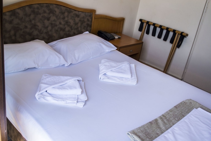 Imagen de la habitación del Hotel Sappho, Chliar&aacute;. Foto 6