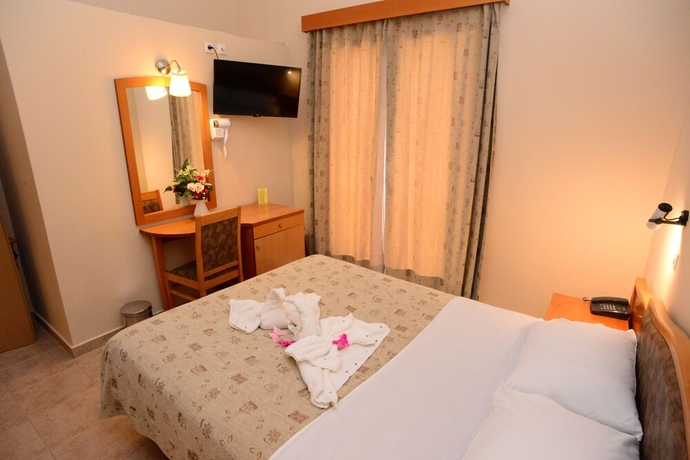Imagen de la habitación del Hotel Sappho, Chliar&aacute;. Foto 7