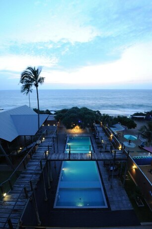 Imagen de la piscina del Hotel Saprin Beach. Foto 16