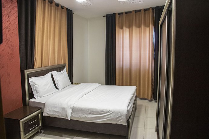 Imagen de la habitación del Hotel Sara Crown. Foto 2