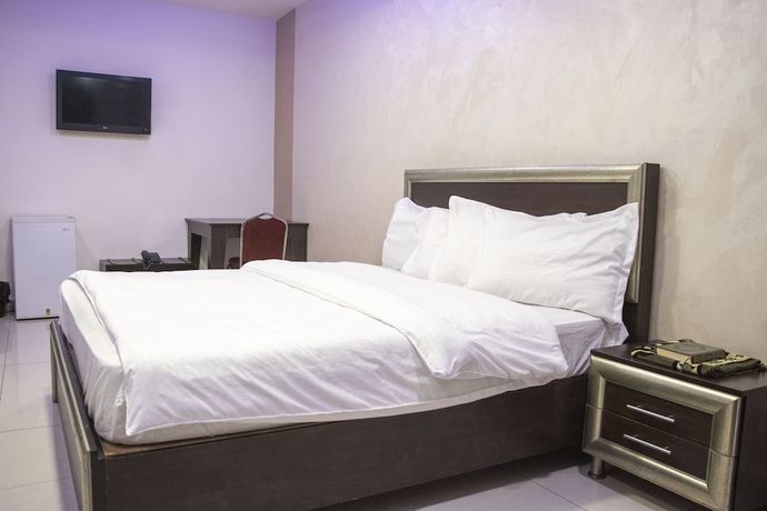Imagen de la habitación del Hotel Sara Crown. Foto 6