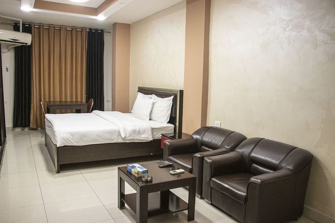 Imagen de la habitación del Hotel Sara Crown. Foto 8