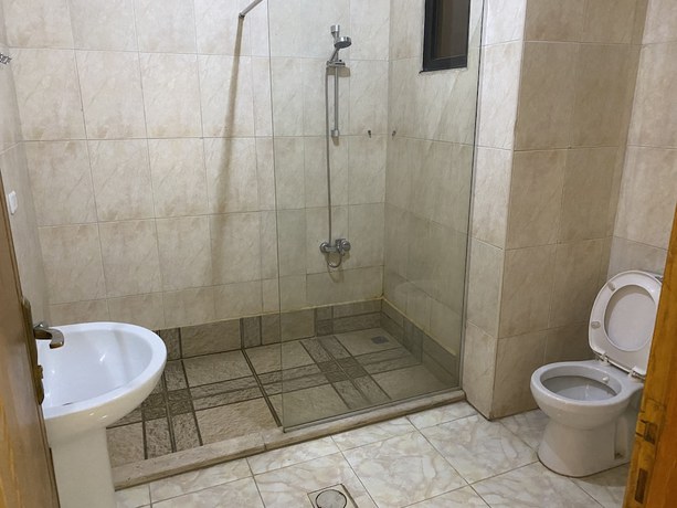 Imagen de la habitación del Hotel Sara Crown. Foto 10