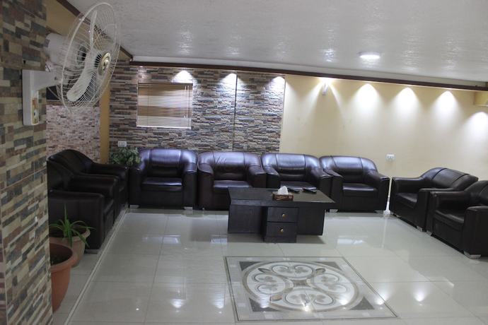 Imagen de los interiores del Hotel Sara Crown. Foto 20