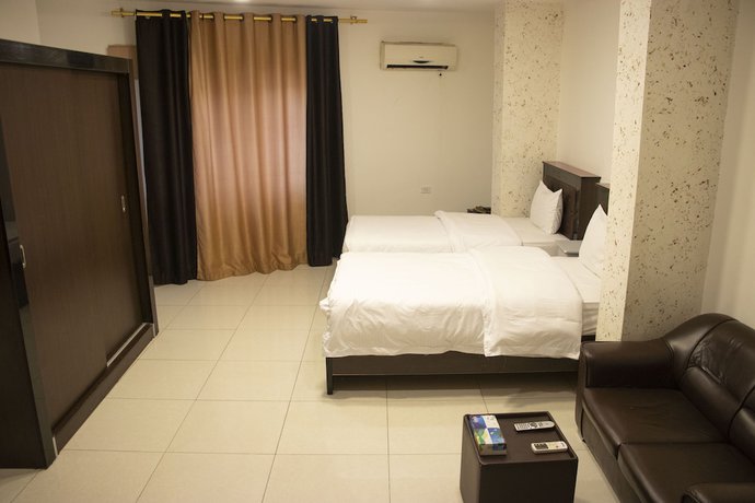 Imagen de la habitación del Hotel Sara Crown. Foto 19