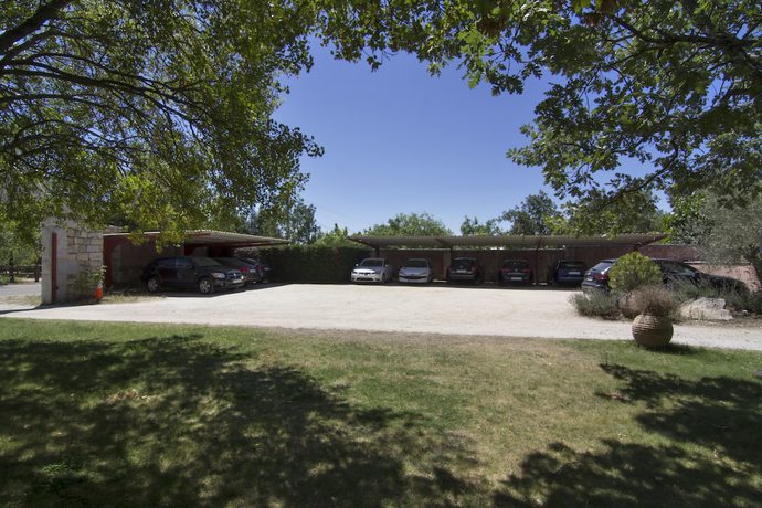 Imagen de los exteriores del Hotel Sara De Ur. Foto 11