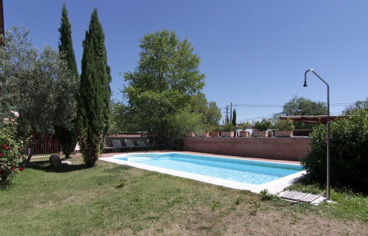 Imagen de la piscina del Hotel Sara De Ur. Foto 15