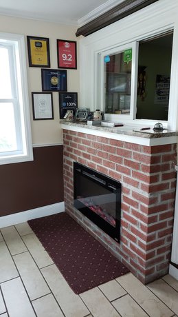 Imagen de los interiores del Hotel Sara Glen Motel. Foto 18