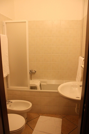 Imagen de la habitación del Hotel Sara, Mil&aacute;n. Foto 4