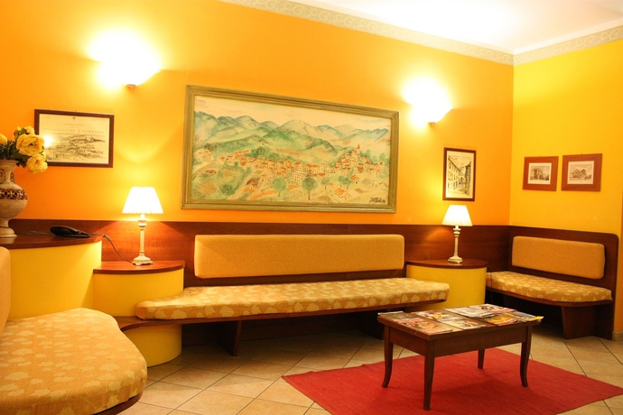 Imagen de los interiores del Hotel Sara, Mil&aacute;n. Foto 8